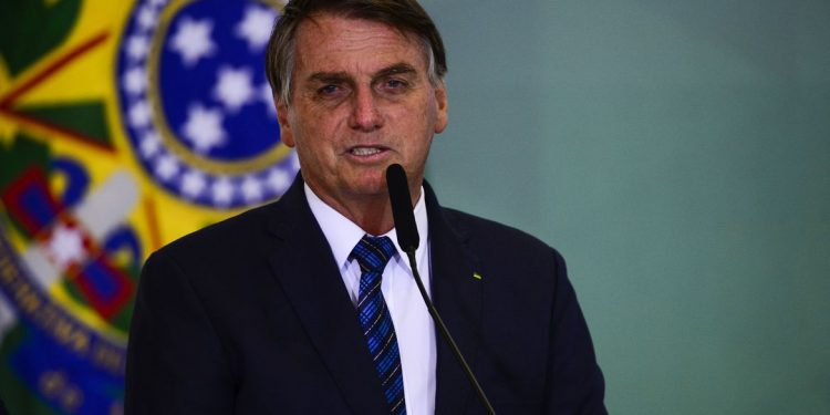 BOLSONARO: MP do auxílio emergencial e reunião dos poderes por plano contra a Covid