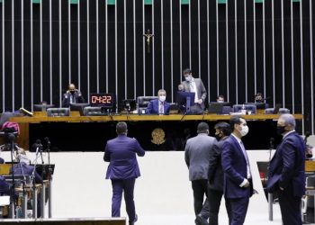 Aprovada MP que autoriza R$ 2,5 bilhões para compra de vacinas em consórcio