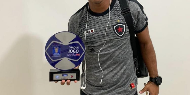 Belo vencia o Bahia mas cede empate no fim, e Marcos Aurélio é o craque do jogo