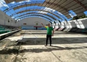 VÍDEO- Deputado Cabo Gilberto recebe denúncias e mostra ginásio abandonado