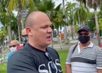 VÍDEO- Deputado se junta a policiais em protesto: “São 10 anos de massacre desse Governo”