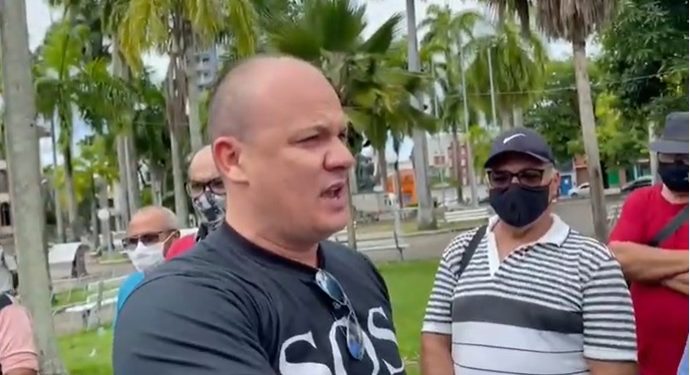 VÍDEO- Deputado se junta a policiais em protesto: “São 10 anos de massacre desse Governo”