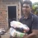 VEJA VÍDEO- Equipe do Intrometidos entrega cestas básicas à famílias carentes