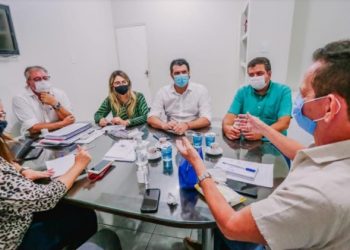 Léo Bezerra reúne secretários para manter ritmo de ações contra a Covid na Capital