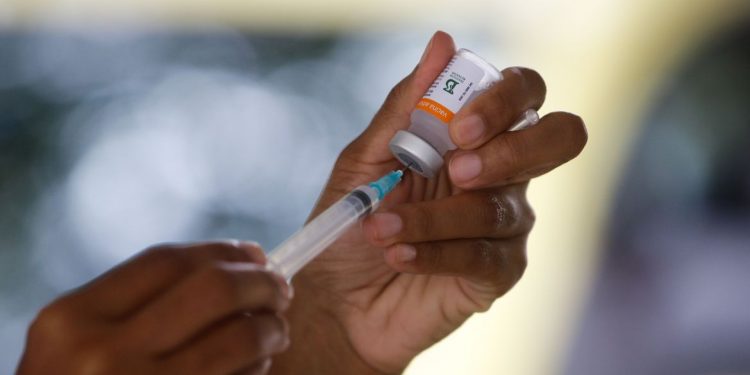 Veja lista, por estado, de quantas pessoas faltam tomar 2ª dose da vacina contra Covid