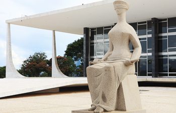 STF retoma julgamento sobre permissão de cultos e missas durante a pandemia