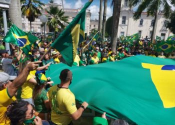 VÍDEOS- Bolsonaristas nas ruas, hino nacional e atos em defesa do trabalho em JP