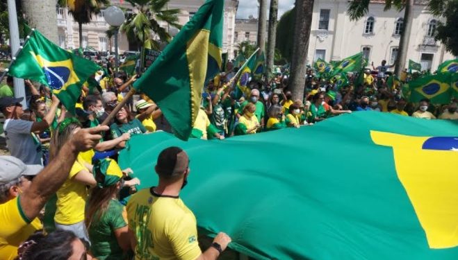 VÍDEOS- Bolsonaristas nas ruas, hino nacional e atos em defesa do trabalho em JP