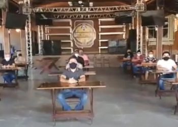 VÍDEO- Donos de bares e restaurantes de Cajazeiras fazem ato após decreto de restrição