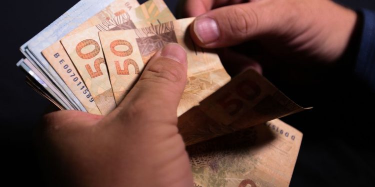 R$ 53 BILHÕES- Aposentados do INSS receberão em maio e junho parcelas do 13º salário