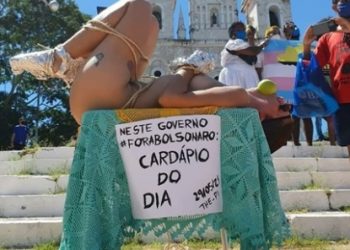 OAB/PI emite nota de repúdio a protesto com mulher amarrada nua em frente a igreja