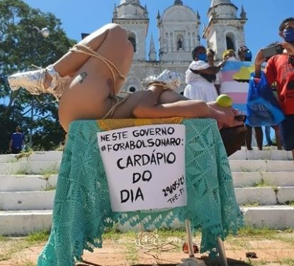 OAB/PI emite nota de repúdio a protesto com mulher amarrada nua em frente a igreja