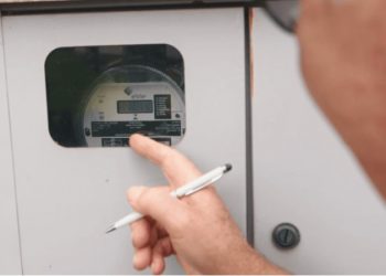 Orientação sobre a leitura feita em medidores de energia na parte externa do imóvel