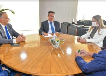 Cícero se reúne com ministro da Casa Civil por recursos para obras e projetos na Capital