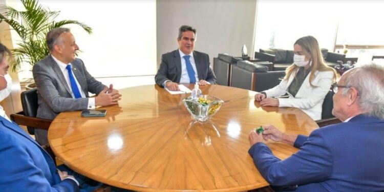 Cícero se reúne com ministro da Casa Civil por recursos para obras e projetos na Capital