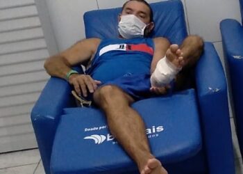 VÍDEO QUE ENVERGONHA- Trabalhador diabético chora de dor, perambulando por vaga em hospitais na PB