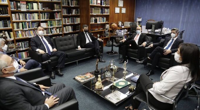 O encontro de Renan Calheiros, Aziz, Humberto Costa e o ministro Alexandre de Moraes