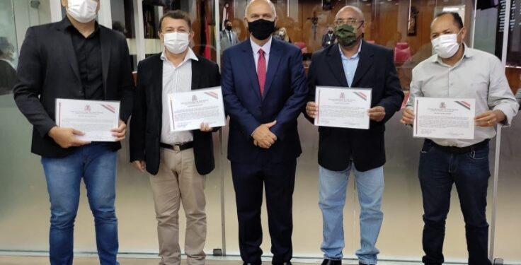 Equipe pioneira de transmissões esportivas na Rádio Câmara recebe Votos de Aplausos