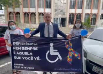 Tratamento de portadores de autismo na pauta do TJ/PB, e deputado faz apelo (VÍDEO) na praça