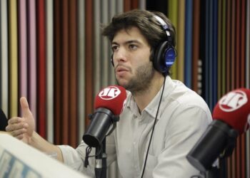 Caio Coppolla estreia em horário nobre na TV Jovem Pan News