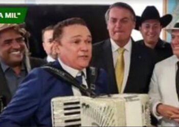 Paraibanos Cicinho Lima e Amazan com Bolsonaro na cerimônia do “Forró patrimônio cultural do Brasil”