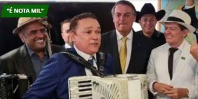 Paraibanos Cicinho Lima e Amazan com Bolsonaro na cerimônia do “Forró patrimônio cultural do Brasil”