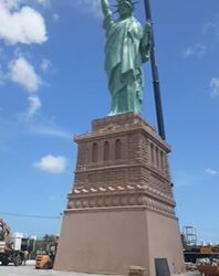 VEJA VÍDEO- Havan de João Pessoa ganha Estátua da Liberdade e atrai atenção