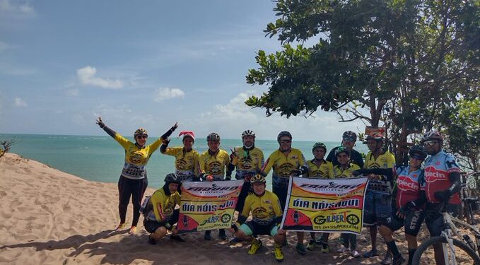 ENDURO – Ciclistas fazem confraternização com pedal por trilhas e praias na Capital