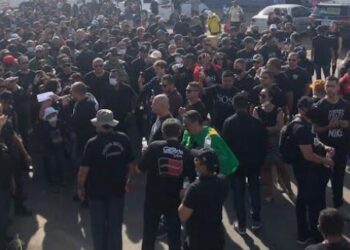 Movimento dos policiais ganha força no Sertão e PMs vão às ruas (VÍDEOS) na cidade de Sousa