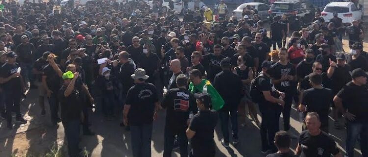 Movimento dos policiais ganha força no Sertão e PMs vão às ruas (VÍDEOS) na cidade de Sousa