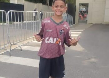 Paraibano de 10 anos  vai jogar no Atlético-MG, de Hulk, e pai deixa emprego pelo sonho do filho