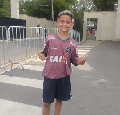 Paraibano de 10 anos  vai jogar no Atlético-MG, de Hulk, e pai deixa emprego pelo sonho do filho