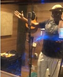 VEJA VÍDEO- Forrozeiro paraibano grava música destacando Bolsonaro e a Transposição