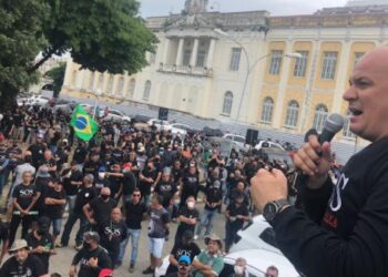 No dia dos 190 anos da PM/PB policiais realizam manifesto na Praça João Pessoa