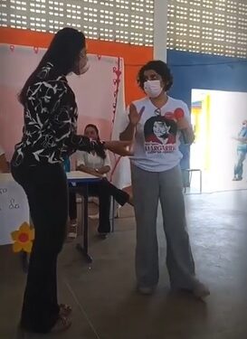 VEJA VÍDEO- Mesmo desconvidada, deputada Estela vai a evento em escola e gera “mal estar”