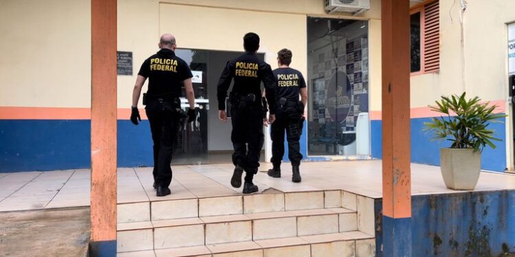 OPERAÇÃO PF- Prefeitura pagava por merenda e medicamentos que não recebia