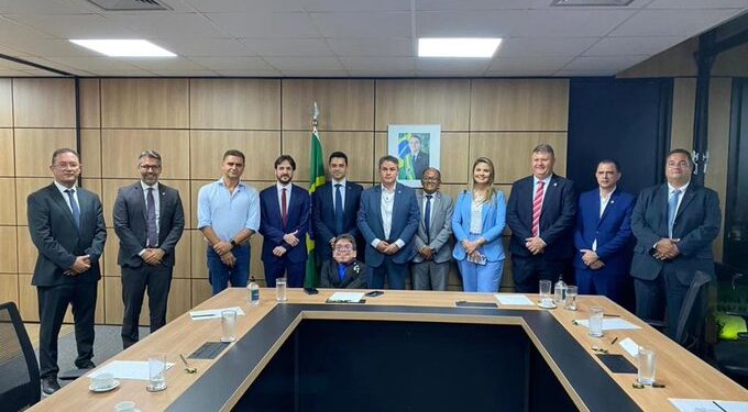 Governo Federal inicia em maio obras na BR-230 em CG, revelam Efraim e Pedro após reunião em Brasília