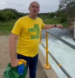 VEJA VÍDEO- Deputado denuncia Governo da Paraíba por esgoto poluindo as águas da obra da Transposição