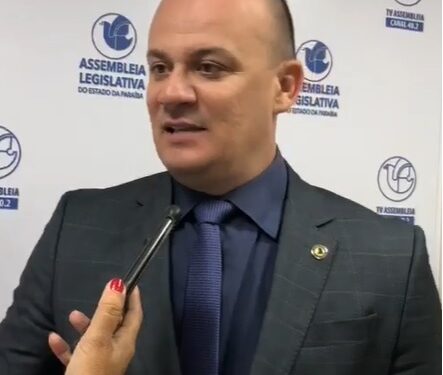 “A Paraíba é um canteiro de placas, mas obra que é bom , nada”, afirma deputado Cabo Gilberto