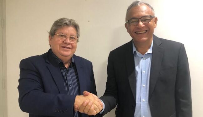 João Azevedo recebe pré-candidato e ex-presidente do Sindifisco-PB, Manoel Isidro