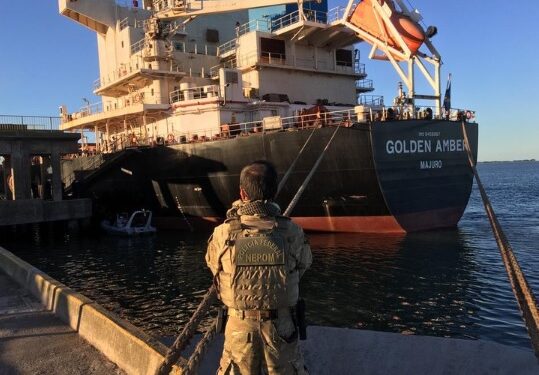 PF apreende 200 kg de cocaína que iria para a Espanha, colocada em casco de navio por mergulhadores