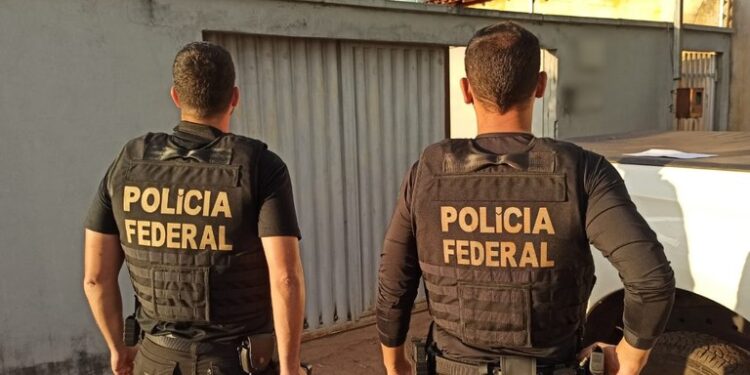 Operação da PF combate esquema de desvios de recursos em contratos de transporte escolar