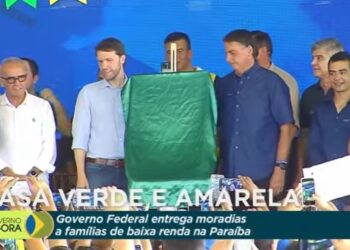 VEJA VÍDEO-Em João Pessoa Bolsonaro entrega moradias e anuncia aumento do Auxílio Brasil para R$ 600