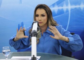 Na Arapuan FM, Fernanda Albuquerque alerta para saúde mental e direito aos autistas e familiares