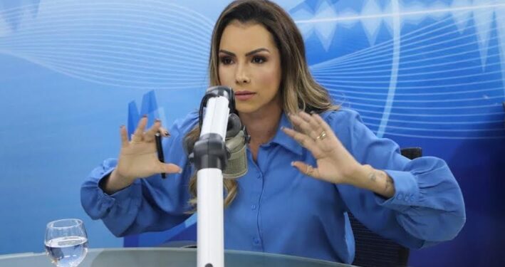 Na Arapuan FM, Fernanda Albuquerque alerta para saúde mental e direito aos autistas e familiares