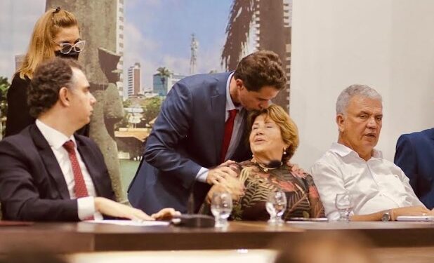 Veneziano participa da entrega da comenda Vital do Rêgo ao presidente da República em exercício