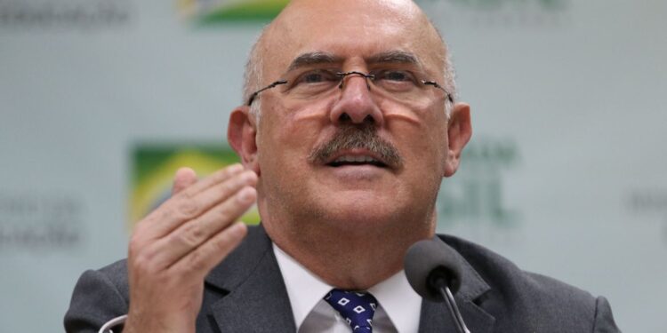 Desembargador do TRF1 manda soltar ex-ministro da Educação Milton Ribeiro