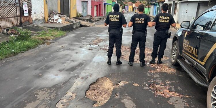 Operação da PF cumpre mandados de prisão em ação contra crimes contra o INSS