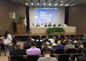 Romeu Lemos diz que ausência de industriais em palestra revela falta de liderança de Buega a frente da FIEP