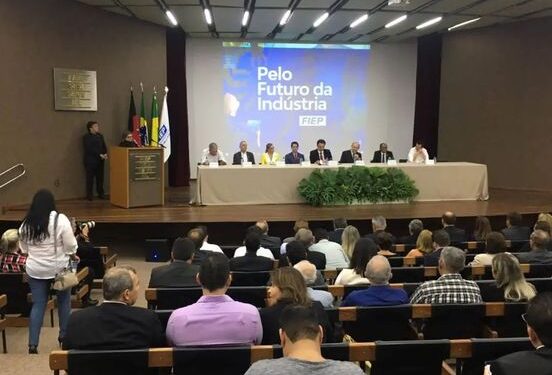 Romeu Lemos diz que ausência de industriais em palestra revela falta de liderança de Buega a frente da FIEP